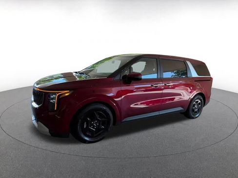 Used 2026 Kia Carnival FWD image 8