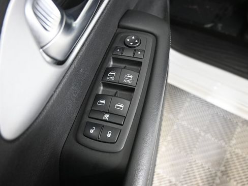 Used 2024 Chrysler Pacifica Touring FWD image 20