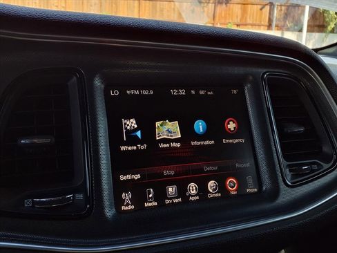 Used 2016 Dodge Challenger SRT image 40