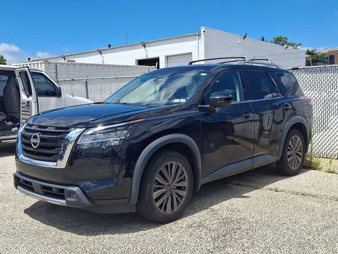 Used 2023 Nissan Pathfinder SL w/ SL Premium Package AWD/4WD image 4