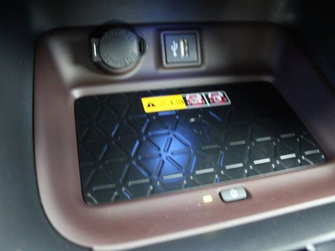 New 2025 Toyota RAV4 Limited image 5