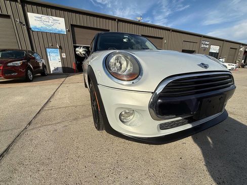 Used 2016 MINI Cooper 2-Door Hardtop image 16