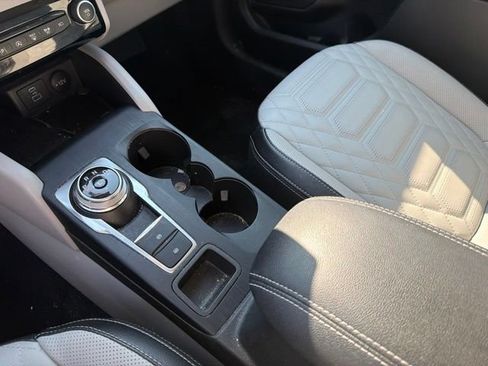 Used 2023 Ford Escape Platinum w/ Premium Technology Package AWD/4WD image 28