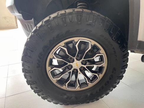 Used 2018 Chevrolet Colorado ZR2 image 11