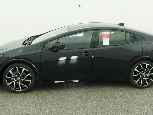New 2026 Toyota Prius Plug-In Hybrid FWD image 3
