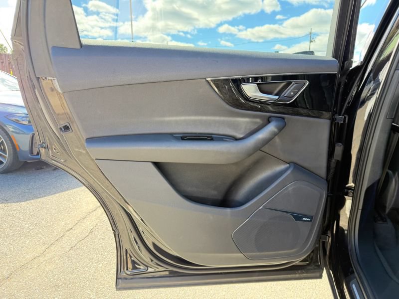 Used 2019 Audi Q7 3.0T Premium Plus w/ Premium Plus Package AWD/4WD image 15