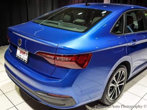 Used 2024 Volkswagen Jetta Sport image 11