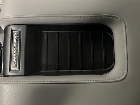 Used 2018 Toyota Tundra Limited w/ Limited Premium Package AWD/4WD image 19