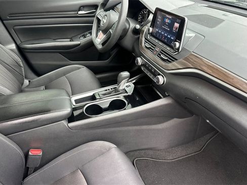 Used 2024 Nissan Altima 2.5 SV image 18