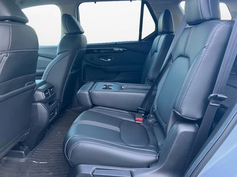 Used 2024 Honda Pilot Touring image 16