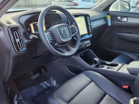 New 2025 Volvo XC40 B5 Core w/ Protection Package Premier image 6