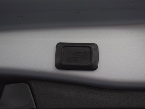 Used 2022 Toyota RAV4 XLE Premium image 12