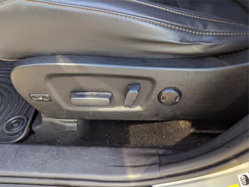 Used 2019 Toyota Highlander XLE image 17