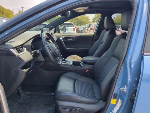 Used 2023 Toyota RAV4 XSE AWD/4WD image 17
