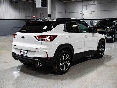 Used 2023 Chevrolet TrailBlazer RS w/ Sun and Liftgate Package image 3