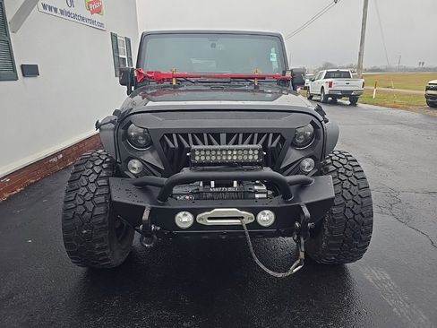 Used 2014 Jeep Wrangler Unlimited Sahara w/ Connectivity Group image 10