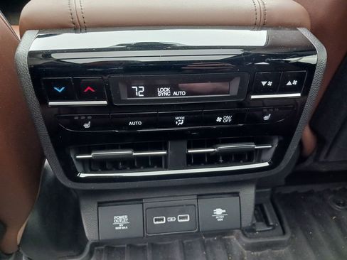 Used 2022 Acura MDX SH-AWD w/ Advance Package image 9