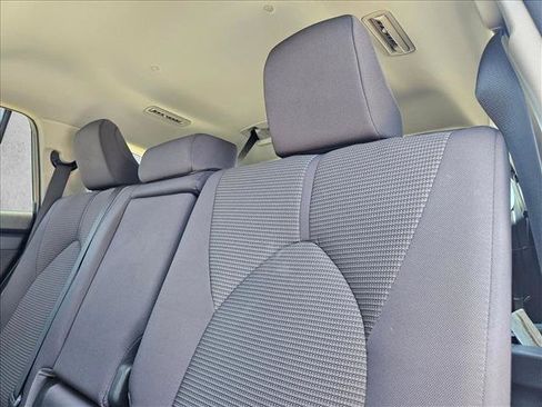 Used 2021 Toyota Highlander LE FWD image 11