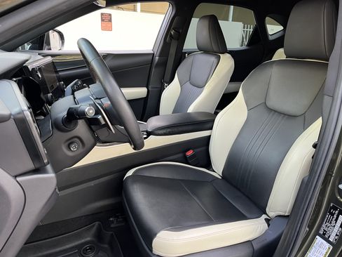 Used 2022 Lexus NX 250 FWD image 2