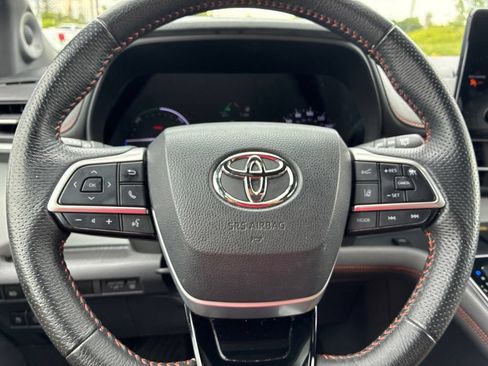 Used 2022 Toyota Sienna XSE w/ XSE Plus Package AWD/4WD image 33