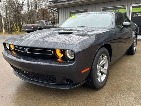Used 2019 Dodge Challenger SXT image 3