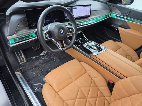 Used 2024 BMW 740i image 10