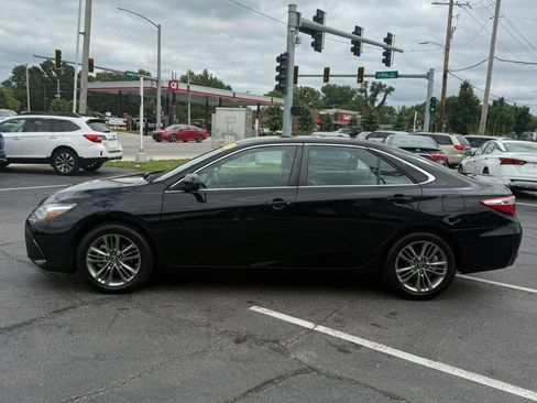 Used 2017 Toyota Camry SE FWD image 9