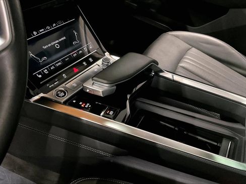 Used 2023 Audi e-tron Premium Plus w/ Premium Plus Package image 18