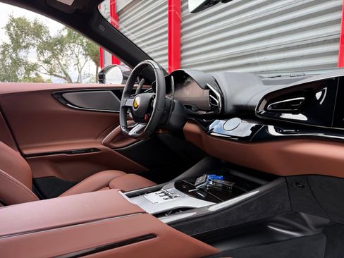Used 2025 Ferrari Purosangue AWD/4WD image 36