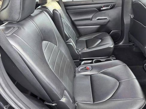 Used 2023 Toyota Highlander XLE image 20
