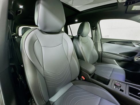 Used 2026 Volkswagen Tiguan SE R-Line image 27