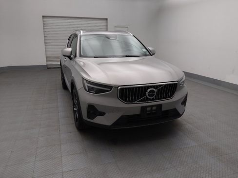 Used 2023 Volvo XC40 B5 Plus image 14