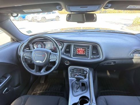 Used 2017 Dodge Challenger SXT image 12