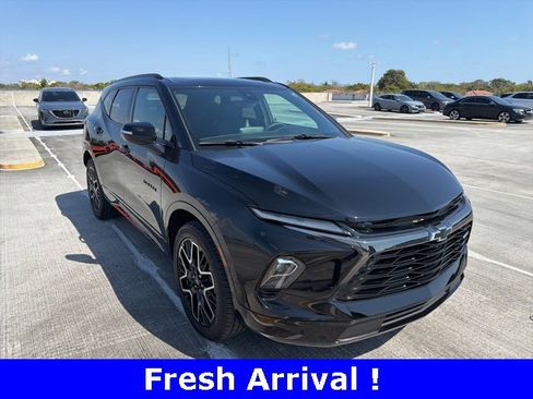 Certified 2025 Chevrolet Blazer RS w/ Driver Confidence II Package image 3