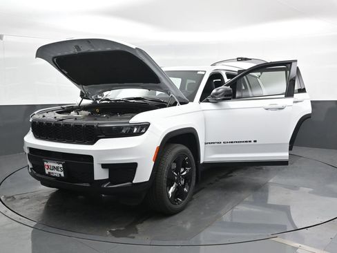 New 2025 Jeep Grand Cherokee L Altitude image 47