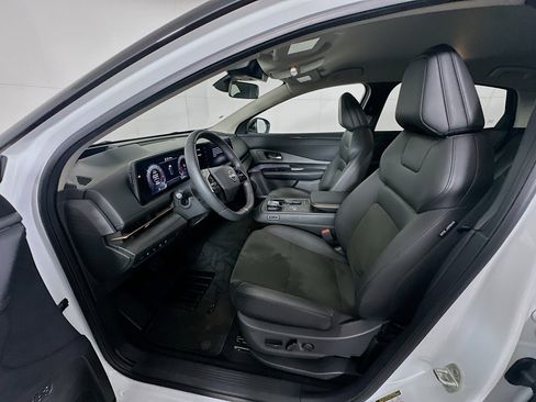 Used 2025 Nissan Ariya FWD image 13