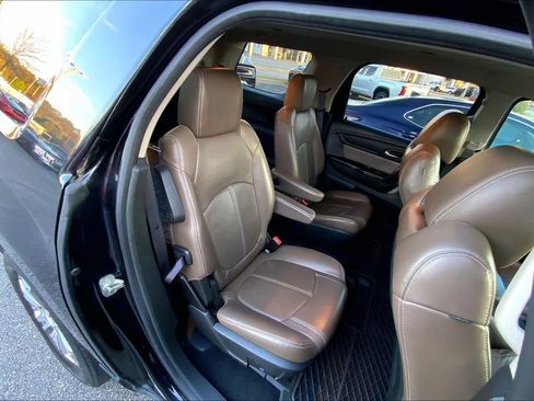 Used 2015 GMC Acadia SLT image 19