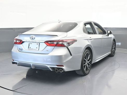 Used 2022 Toyota Camry SE image 5
