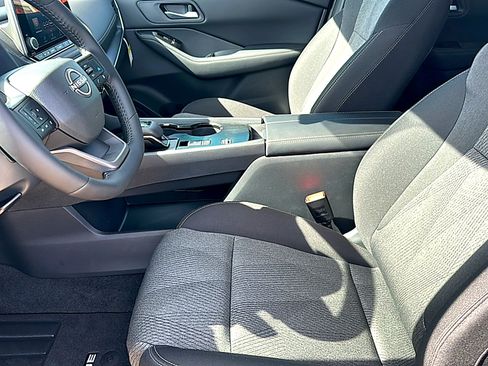 New 2026 Nissan Rogue SV image 10