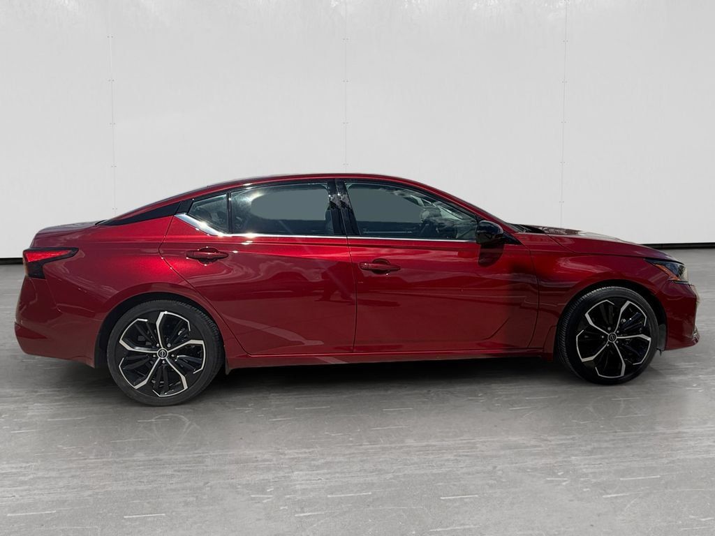 Used 2024 Nissan Altima 2.5 SR w/ SR Premium Package FWD image 6