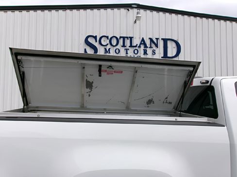 Used 2022 Chevrolet Colorado LT w/ Fleet Safety Package image 10