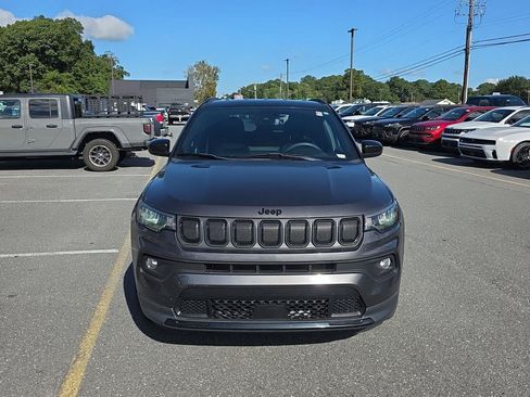 Used 2022 Jeep Compass Latitude FWD image 2