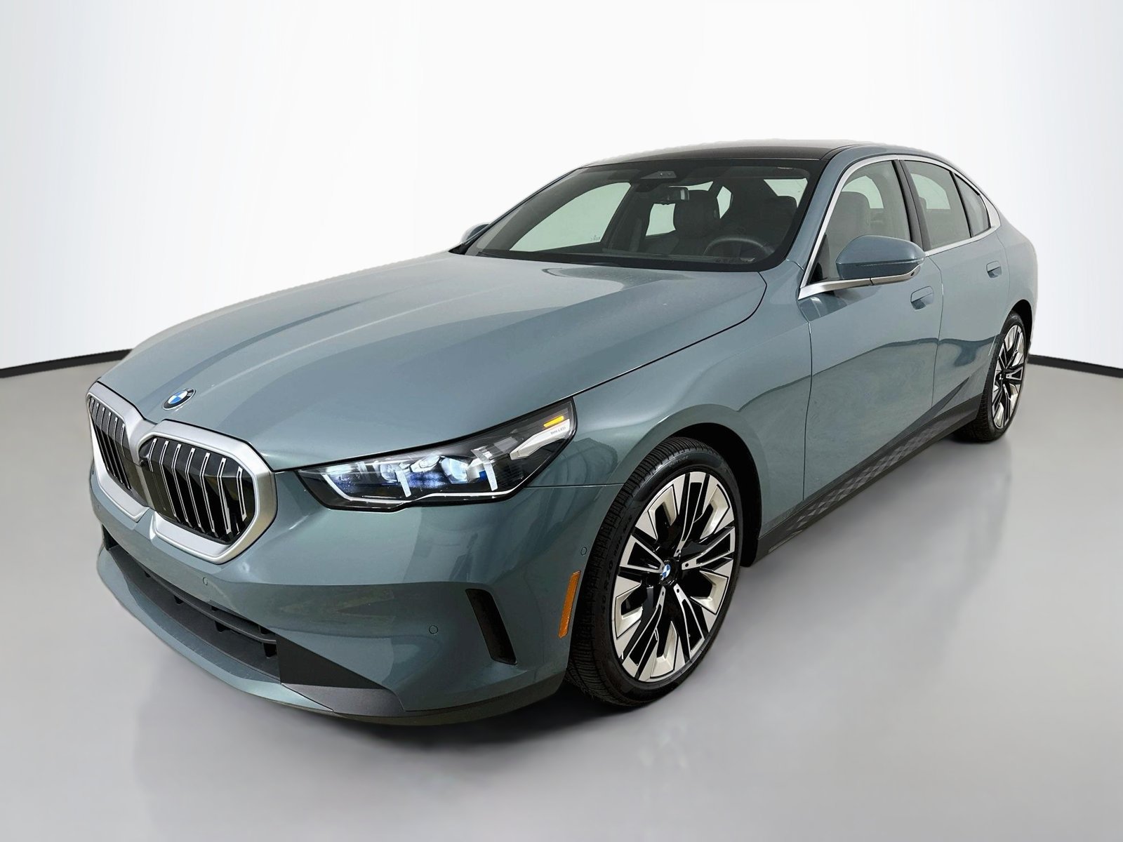 Used 2026 BMW 540i xDrive AWD/4WD image 1