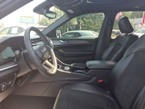 Used 2023 Jeep Grand Cherokee Altitude AWD/4WD image 5
