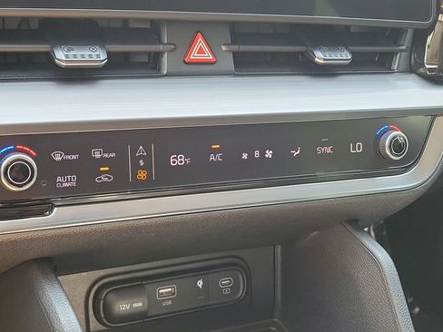 Certified 2023 Kia Sportage EX FWD image 17