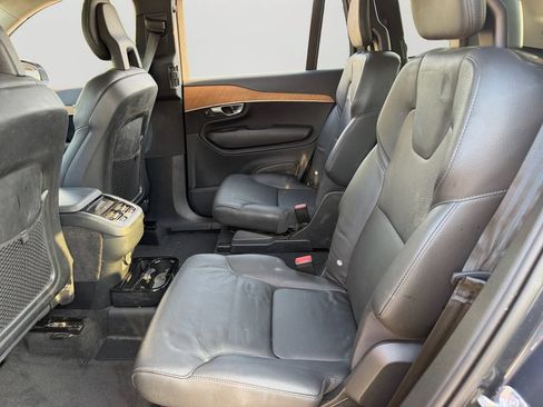 Used 2021 Volvo XC90 T6 Momentum AWD/4WD image 12