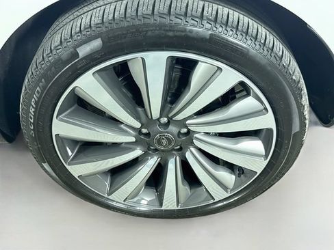 Certified 2025 Land Rover Range Rover SV AWD/4WD image 34