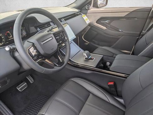 Used 2025 Land Rover Range Rover Evoque Dynamic SE image 3