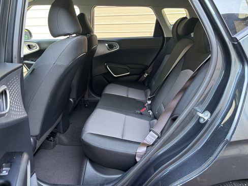 Used 2025 Kia Soul LX w/ LX Technology Package FWD image 21