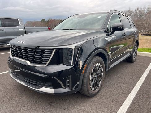 Used 2024 Kia Sorento S image 1